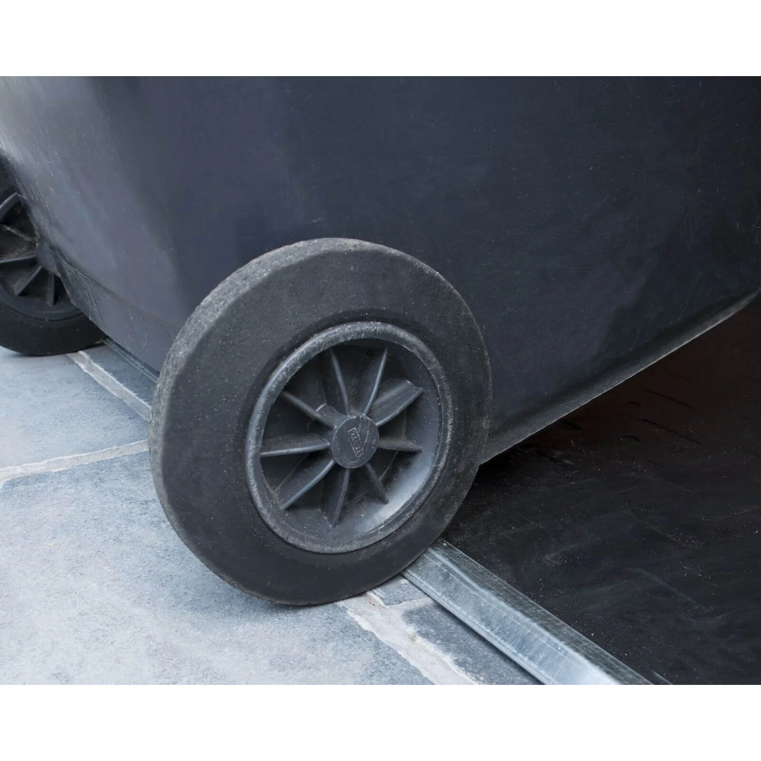 Palram - Canopia Voyager Pent Shed - Dark Grey 9 Palram - Canopia Voyager Pent Shed - Dark Grey - Image 9