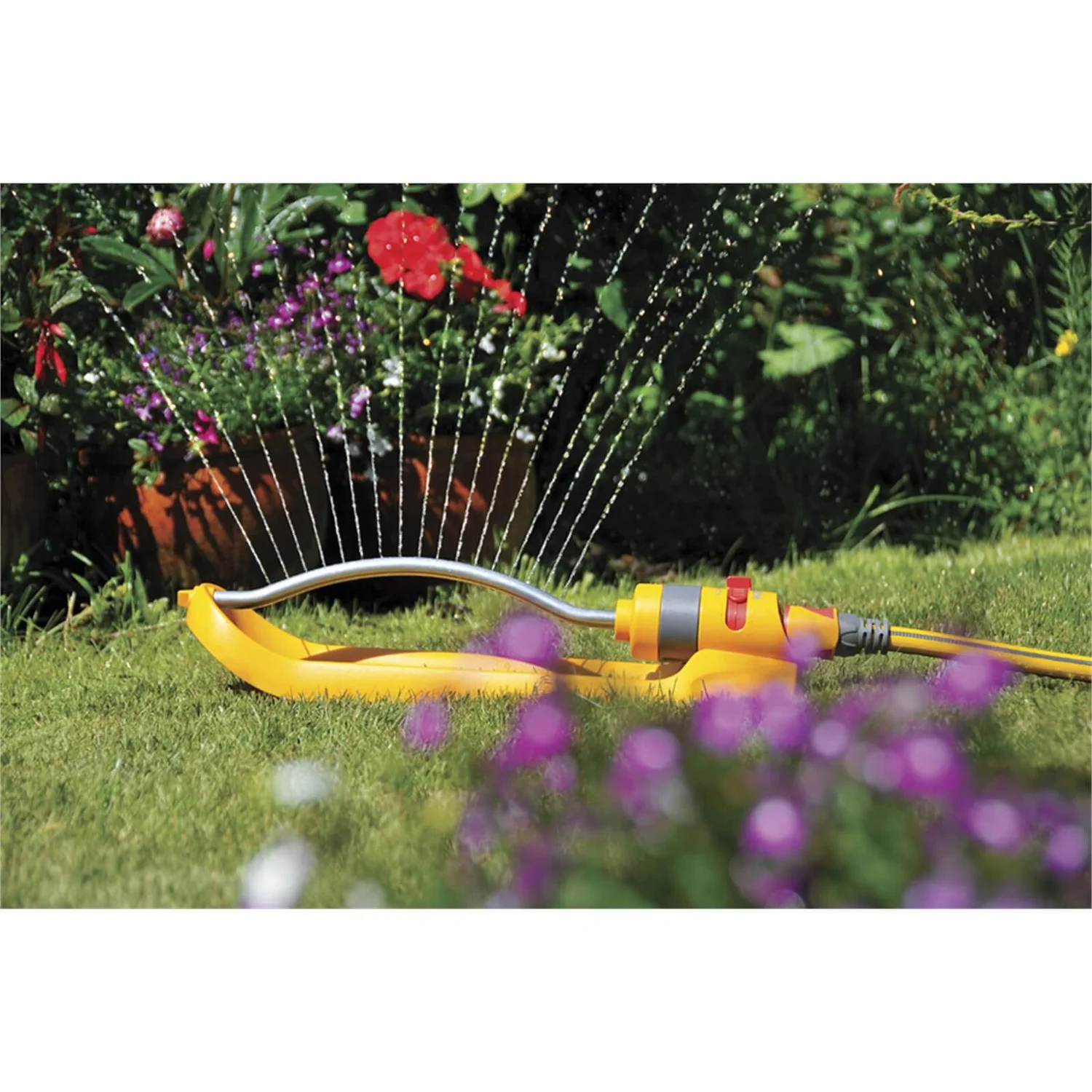 Hozelock Oscillating Garden Lawn Sprinkler 200m² 3 Hozelock Oscillating Garden Lawn Sprinkler 200m² - Image 3