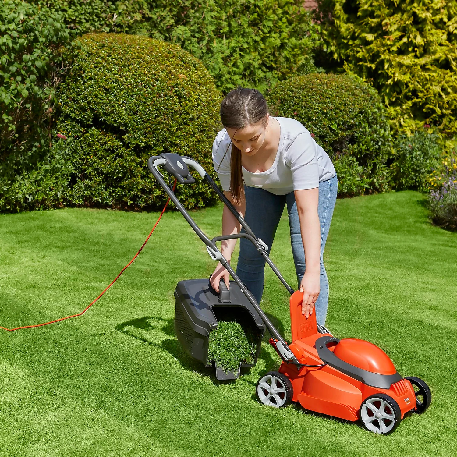 Flymo 1200W EasiStore 300R Electric Lawn Mower - 30cm 8 Flymo 1200W EasiStore 300R Electric Lawn Mower - 30cm - Image 8